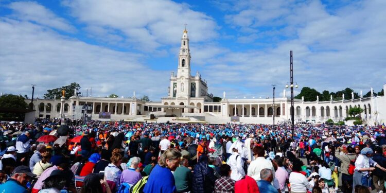 Fiéis de 30 países rumaram a Fátima este ano 11 Fátima