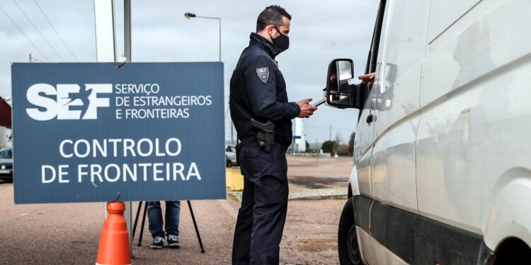 Fronteiras portuguesas vão ter controlos aleatórios em agosto 11 Fronteiras portuguesas