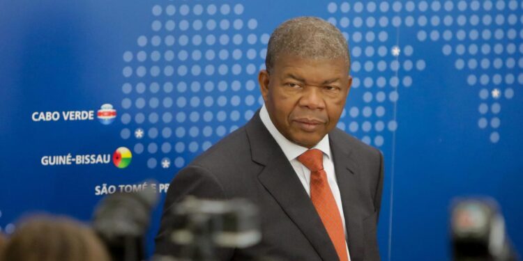 CPLP. «Prémio José Aparecido de Oliveira» atribuído a João Lourenço 11 João Manuel Gonçalves Lourenço.