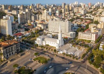 Moçambique aprova cortes nas remunerações de ministros e deputados