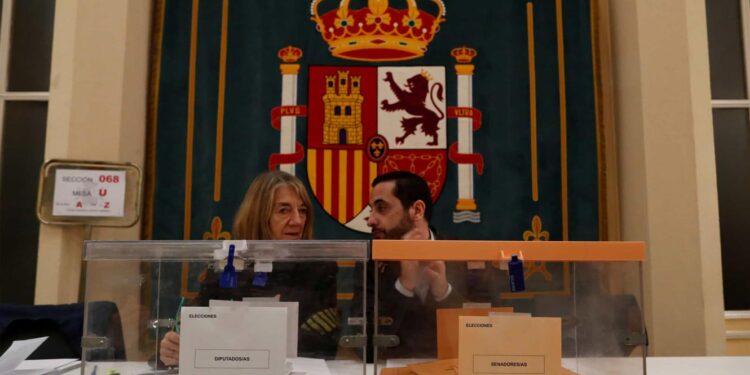 Espanhóis escolhem a direita nas eleições municipais e regionais. Sánchez anuncia legislativas antecipadas 11 eleições municipais e regionais Espanha