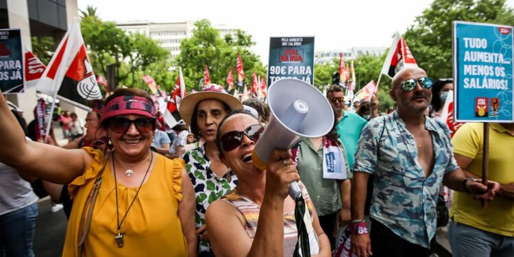 Progressão na carreira vai ser acelerada para 300 mil funcionários públicos 11 funcionários públicos