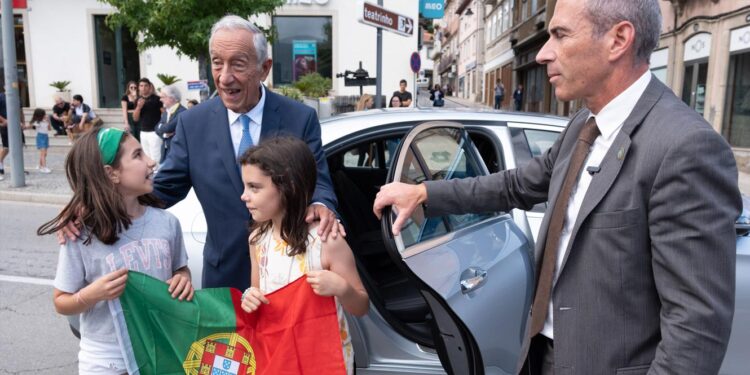 10 de Junho: Marcelo diz que "não podemos desistir de criar mais riqueza". Galamba recebido com vaias e Costa interpelado por professores 11 10 de Junho Marcelo