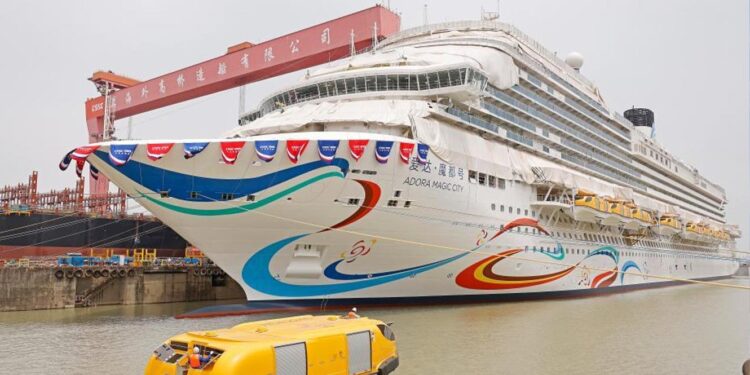 Primeiro grande navio de cruzeiro construído pela China prestes desancorar em Shanghai 11 Adora Magic City