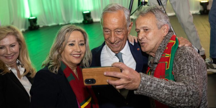 África do Sul. Marcelo esteve reunido com comunidade portuguesa em Pretória 11 África do Sul. Marcelo