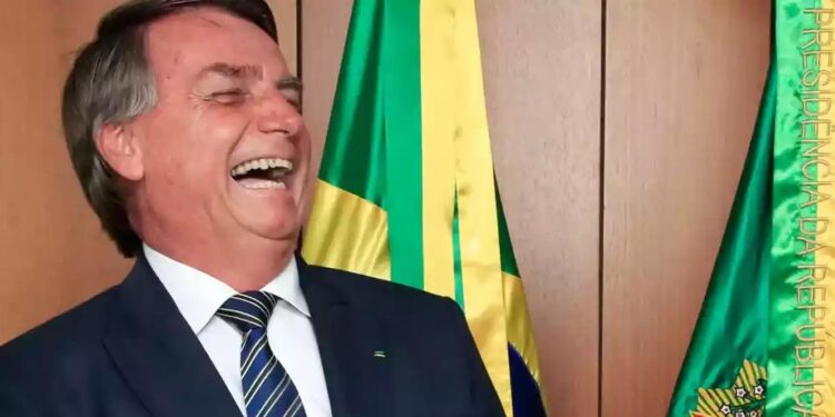 Brasil. Contas bancárias de Bolsonaro bloqueadas por não pagar multa imposta durante a pandemia 11 Bolsonaro