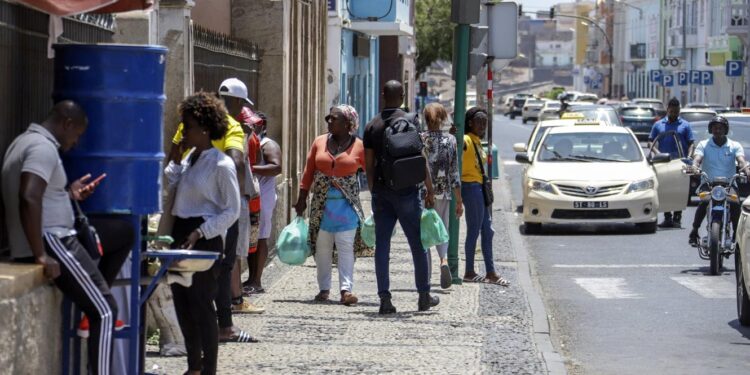 Cabo Verde. Centro na Praia simplifica atendimento para renovar vistos de entradas múltiplas 11 Centro Comum de Vistos (CCV) da Praia