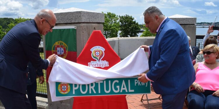 EUA. India Street de Providence renomeada como Portugal Parkway para homenagear a herança portuguesa 11 EUA. India Street de Providence Portugal Parkway