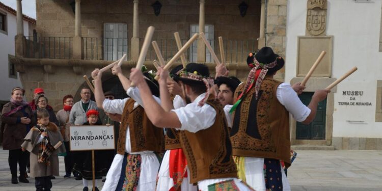 Ensino do mirandês conta com primeiro manual escolar 11 Ensino do mirandês