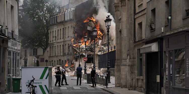 França. Explosão de gás em Paris provoca 16 feridos. Sete em estado grave 11 Explosão de gás em Paris