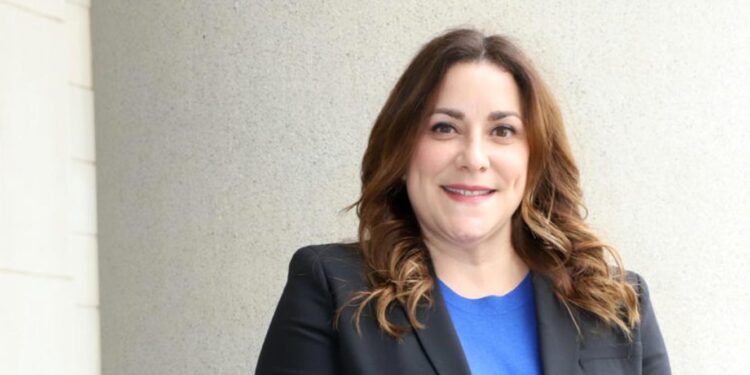 EUA. Emigrantes portugueses têm rendimento superior 11 Luso Americana, Katherine Soares