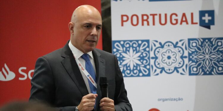 Paulo Cafôfo prometeu plano estratégico para a diáspora no “Portugal +” realizado no Funchal 11 Paulo Cafôfo
