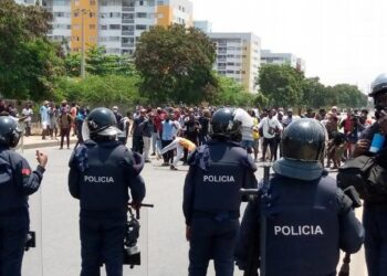 Polícia Angola