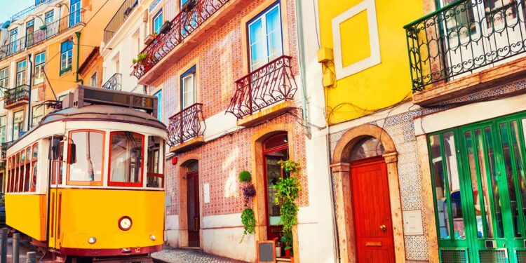 Espanhóis, franceses e britânicos foram os que mais investiram em Portugal até março 11 Portugal Lisboa