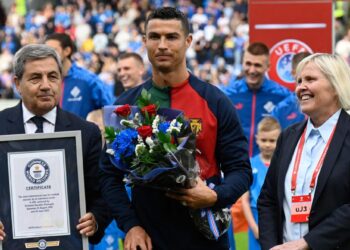 Ronaldo celebra jogo 200