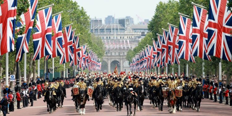 Reino Unido. Primeiro “Trooping the Colour” do rei Carlos III em Londres 11 Trooping the Colour