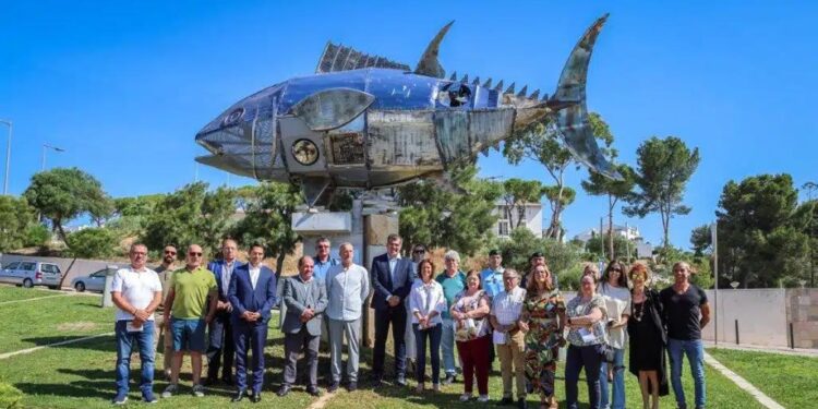 Nova escultura homenageia os trabalhadores das conservas de peixe de Albufeira 11 artista plástico algarvio João Jesus