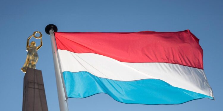 Luxemburgo. Nove portugueses foram eleitos, mas nem todos ficarão nas autarquias 11 bandeira Luxemburgo