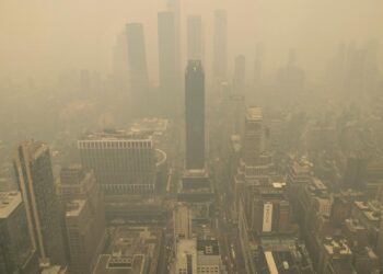 céu fumegante de Nova York