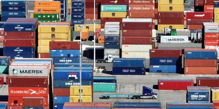 Exportações portuguesas para a África do Sul subiram 30% de 2021 para 2022 11 contentores