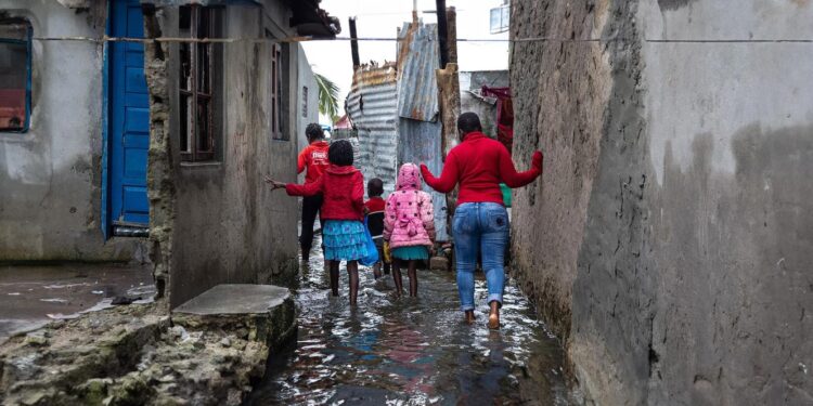 Moçambique quer levar educação sobre clima e prevenção a mais níveis escolares 11 crianças rua Moçambique