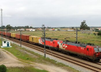 ferroviária do porto de Sines