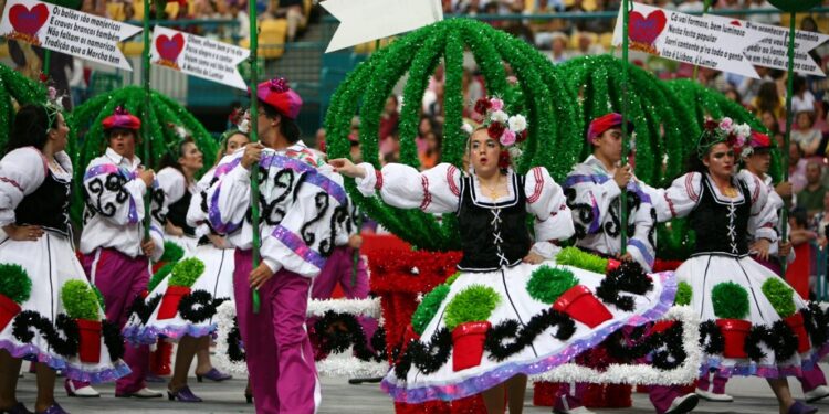 Casamentos de Santo António e marchas populares animaram Lisboa 11 marchas populares Lisboa