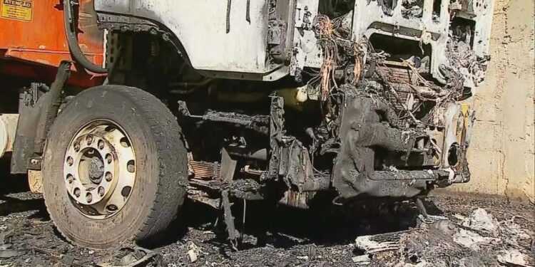 21 camiões queimados Africa do Sul