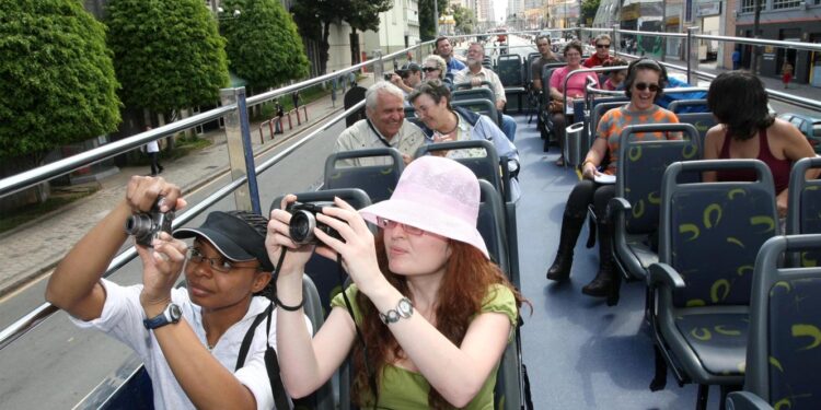 Brasil. Dobra número de turistas estrangeiros em cinco meses 11 Brasil turistas estrangeiros
