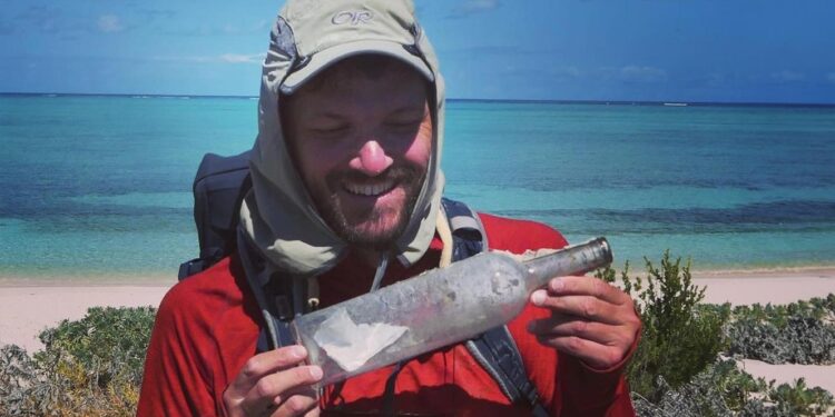 EUA. Norte-americano procura autor de mensagem portuguesa em garrafa 11 Clint Buffington