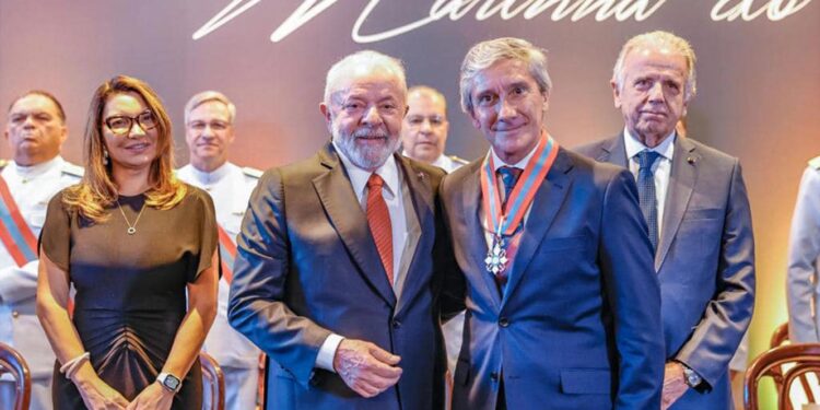 Embaixada de Portugal em Brasília celebra data nacional e os 500 anos de Camões 11 Luís Faro Ramos com Lula da Silva