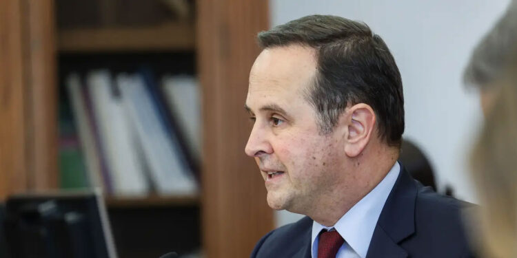 Dívida pública sobe pelo quinto mês e volta a superar 280 mil milhões 11 Medina