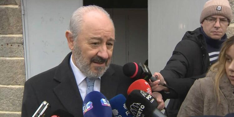 Rio é um "homem íntegro e incapaz" de cometer "ato lesivo do bem público", diz Francisco Assis (PS) 11 Rui Rio PSD