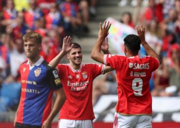 Benfica vence Basileia com 'show' de Di María