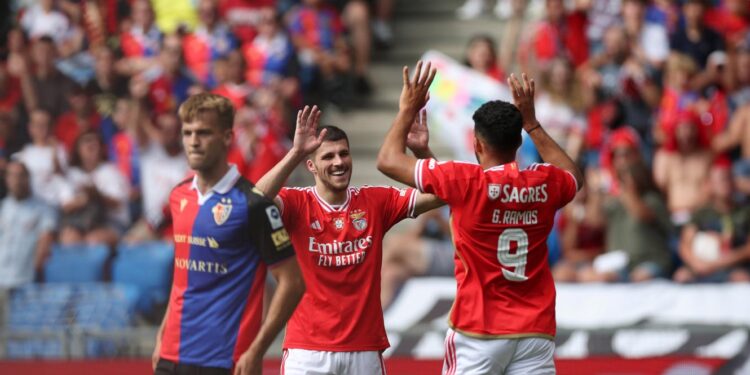 Benfica vence Basileia com 'show' de Di María 11 Benfica vence Basileia com 'show' de Di María