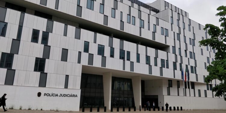 PJ detém bancário português membro de rede internacional que ‘lavou’ mais de 20 milhões de euros em Portugal e na Bélgica 11 edificio pj