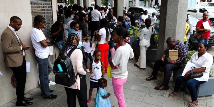 Angola: Multiplicam-se rede de falsificadores de vistos para Portugal 11 Angola