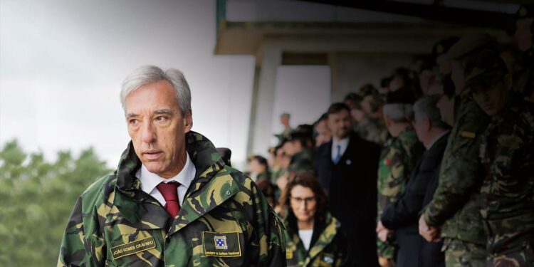 Negócios suspeitos na Defesa ultrapassam os cinco milhões de euros 11 João Gomes Cravinho