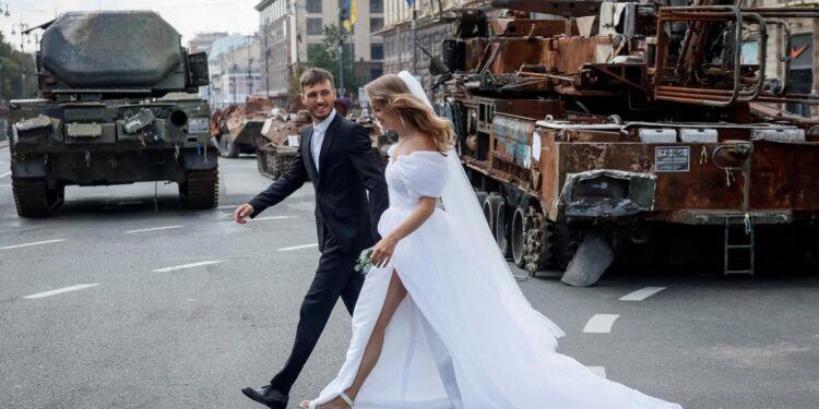 Ucrânia. Tanques russos expostos nas ruas da capital para assinalar Dia da Independência 11 Kyiv de tanques russos danificados