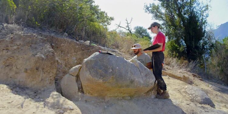 Menir com 5.500 anos descoberto em São Brás de Alportel 11 Menir Monte do Trigo Algarve