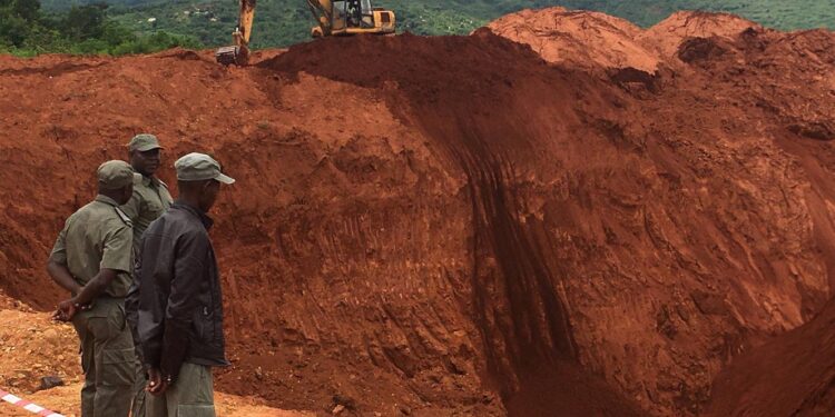 Moçambique. Seis mortos em desabamento de mina ilegal de ouro no centro do país. 11 Moçambique desabamento de mina ilegal de ouro