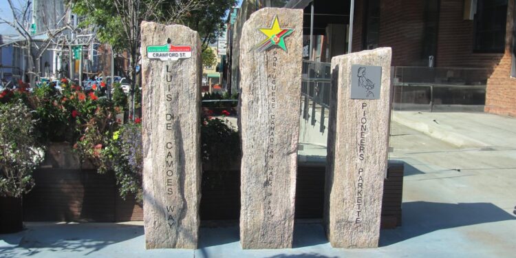 Monumentos ao Emigrante na Diáspora 11 Monumentos ao Emigrante na Diáspora