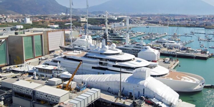 Superiate ligado a Putin e apreendido em Itália está a ser renovado 11 Superiate ligado a Putin