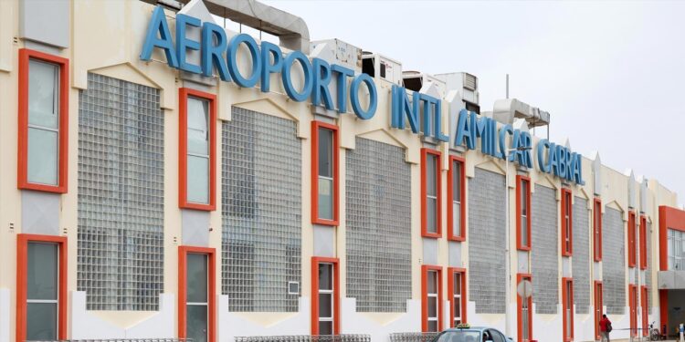 Cabo Verde. Avião senegalês chega ao arquipélago para repatriar sobreviventes de barco 11 aeroporto intl amilcar cabral