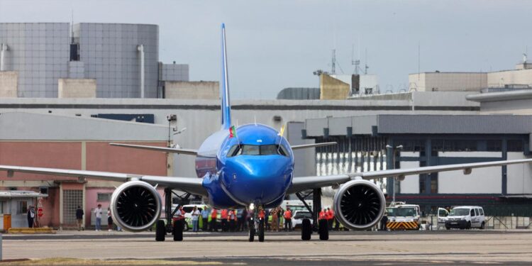 Mourinho vai voar de Portugal para Roma no avião... do Papa 11 avião do Papa