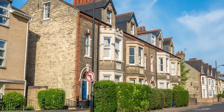 Reino Unido: Preço da habitação sofreu em julho a maior queda desde 2009 11 casas britanicas reino unido