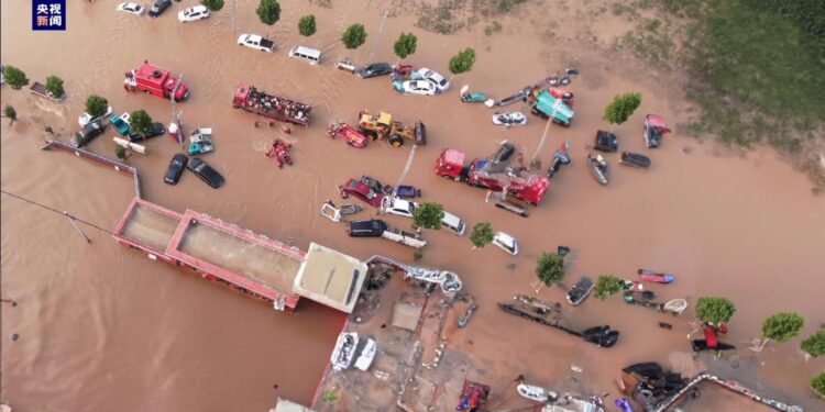 China. Desastres causados por chuvas deixam 29 mortos e 16 desaparecidos em Hebei 11 cheias china Hebei