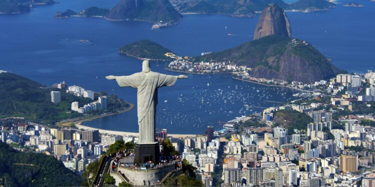 Está a aumentar o número de portugueses que emigram para o Brasil, mas são menos do que há uma década 11 cristo redentor brasil