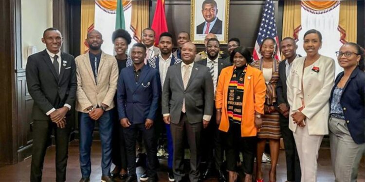 Angola. Embaixador nos EUA reúne com associações angolanas 11 embaixador Extraordinário e Plenipotenciário de Angola