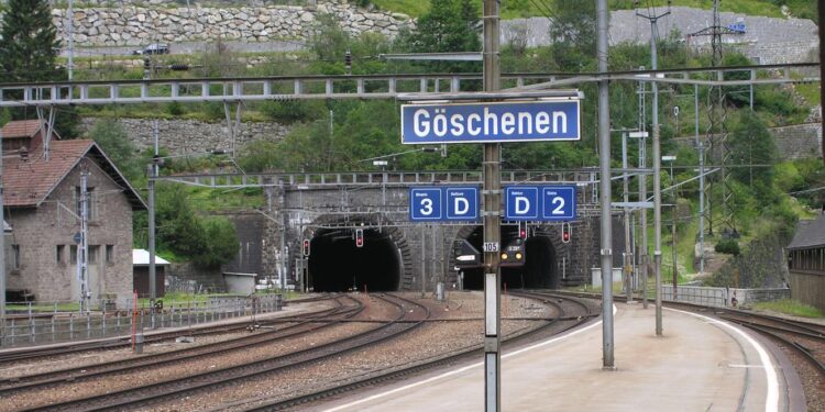 Suíça. Descarrilamento fecha maior túnel ferroviário do mundo durante meses 11 goschenen